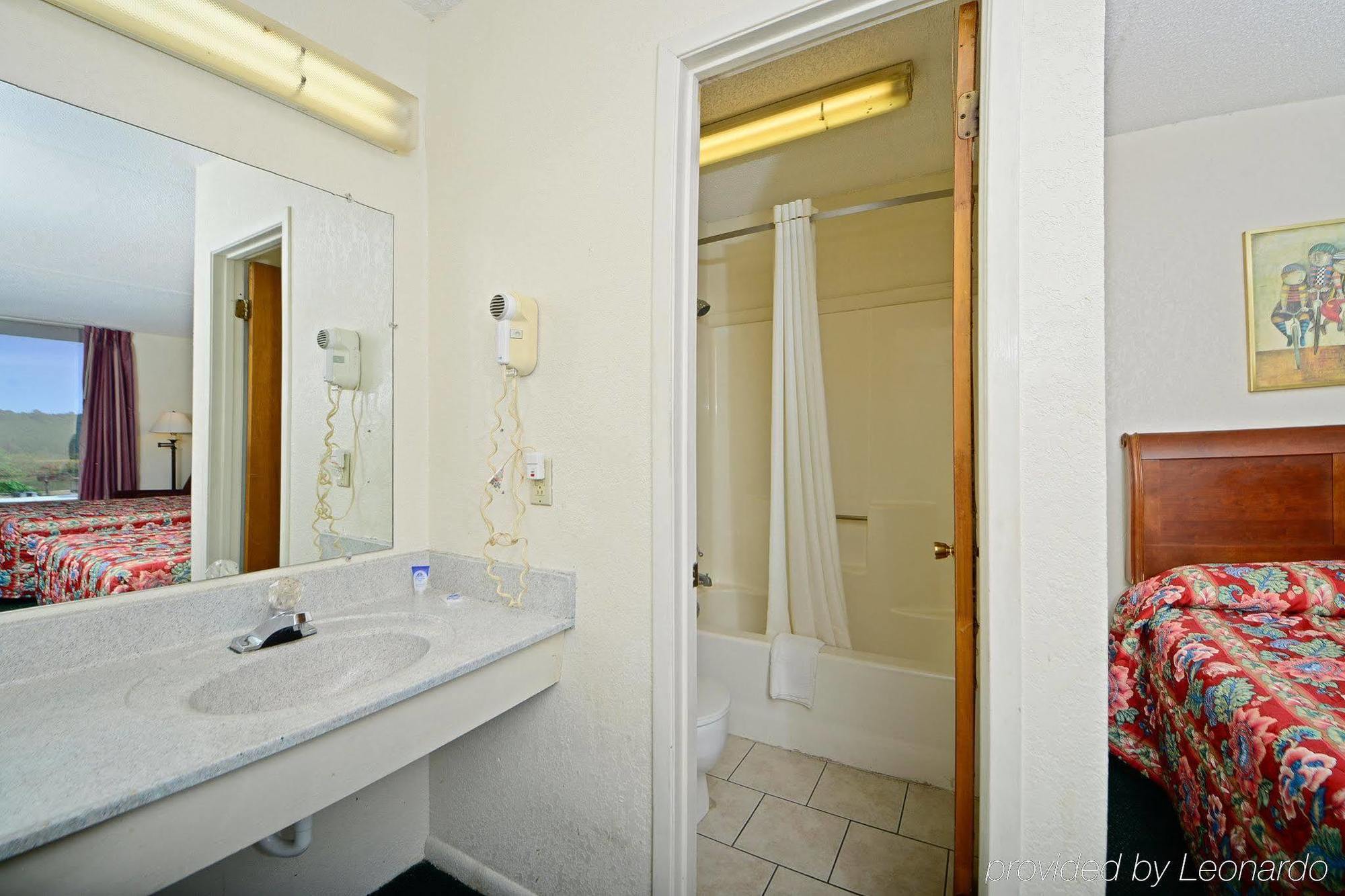 Americas Best Value Inn Каллмен Экстерьер фото
